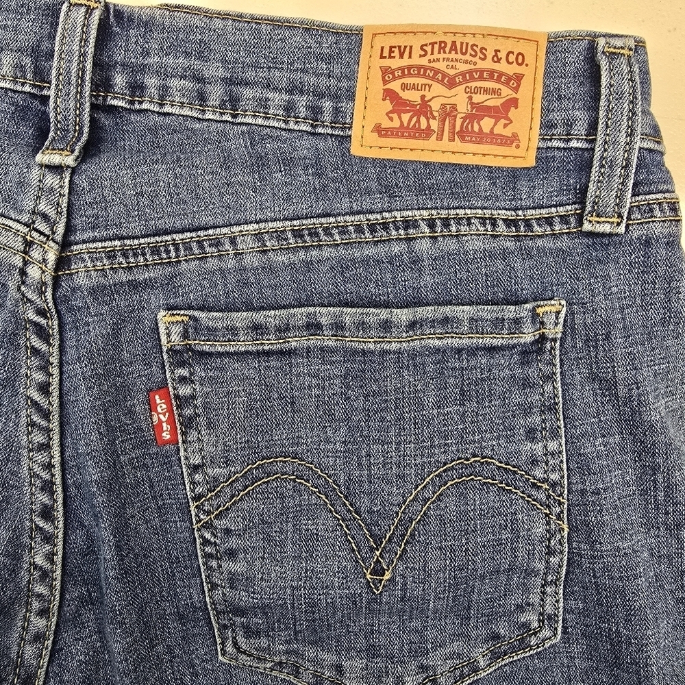 Levi Midlength Cuffed Jeans Shorts - Picture 5 of 5